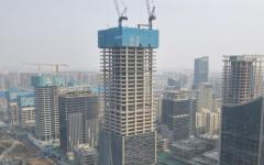 济南信泰中心项目T1主塔楼完成40...
